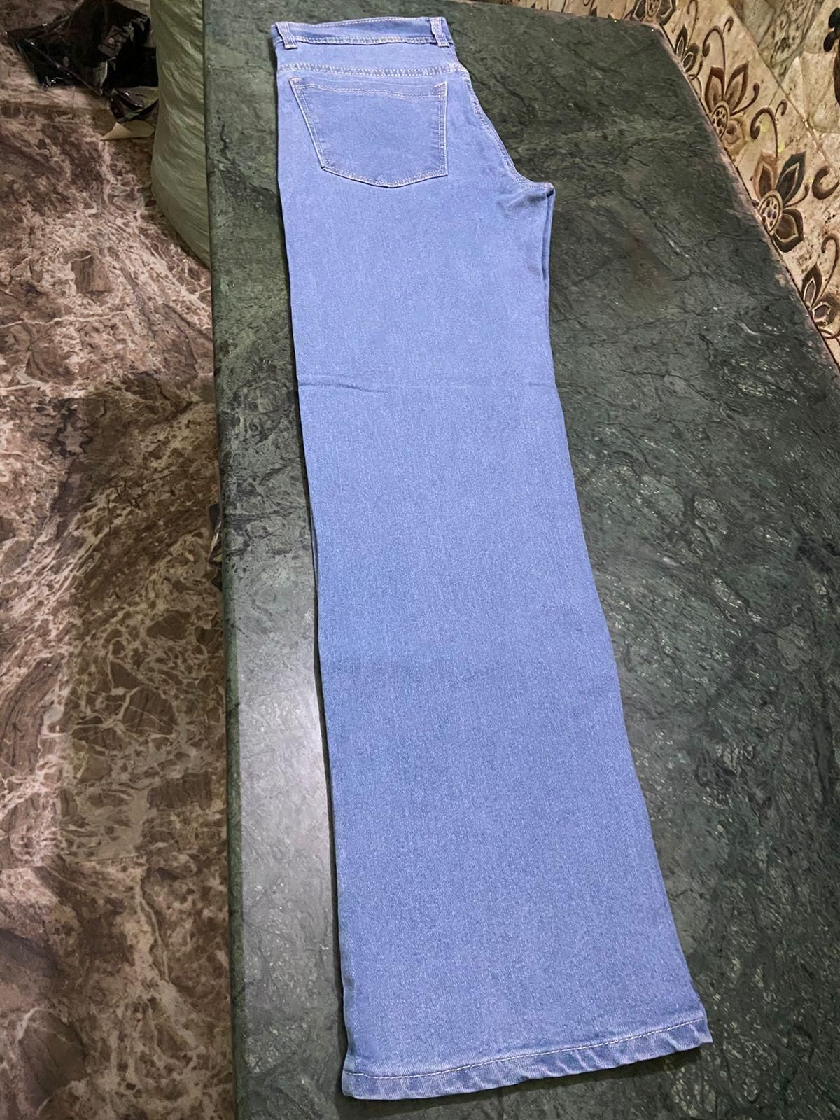 MetroVibe Baggy Jeans – Relaxed Fit Denim 👖